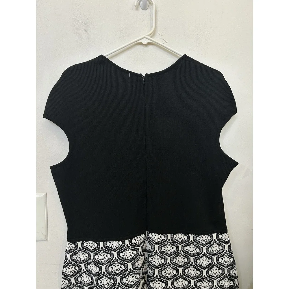 St. John Knit Sheath Dress Black White Mixed Media Honeycomb Midi Luxury Sz 14 - Picture 4 of 6